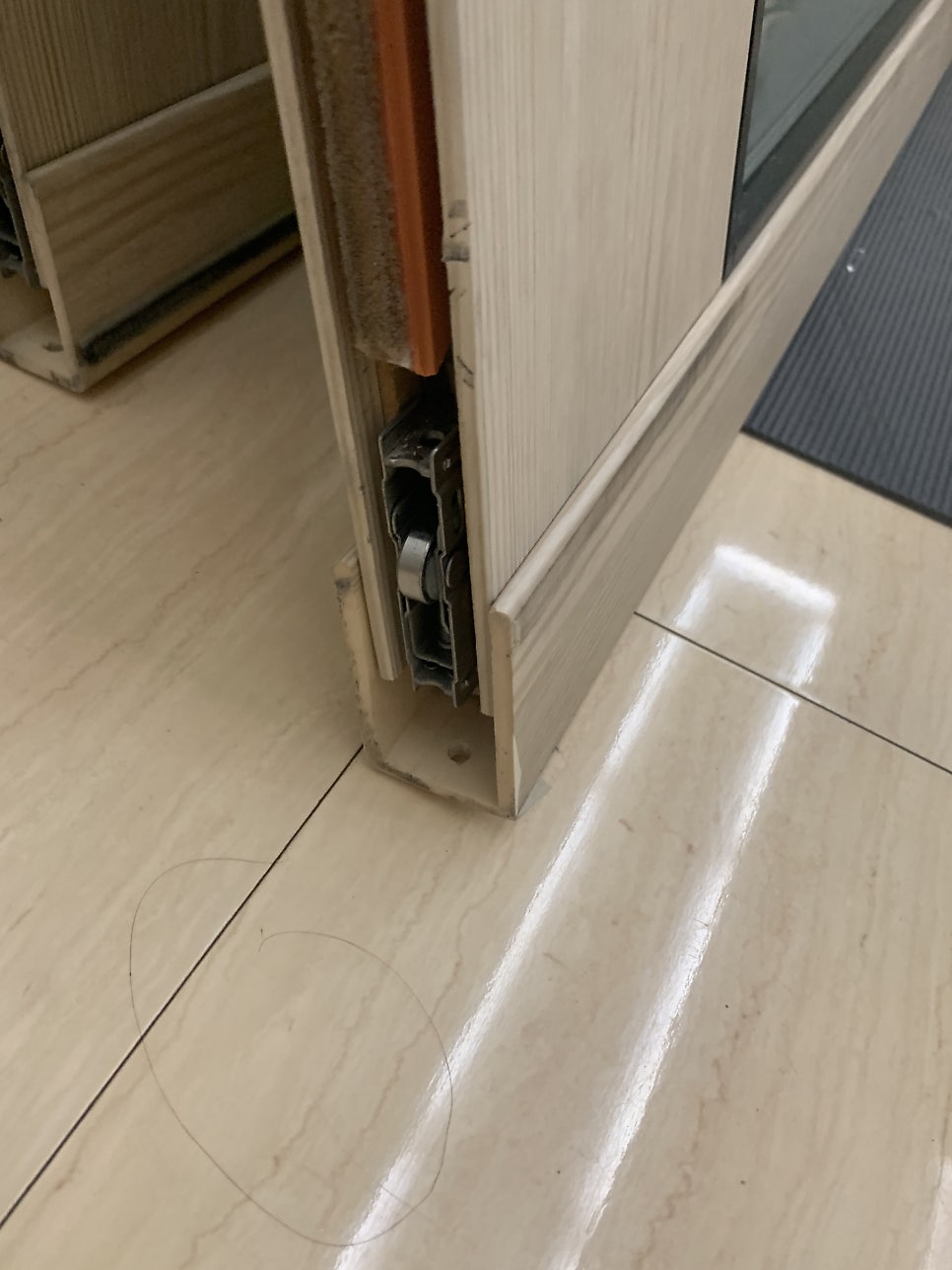 3연동중문수리 중문바퀴 교체 전문업체