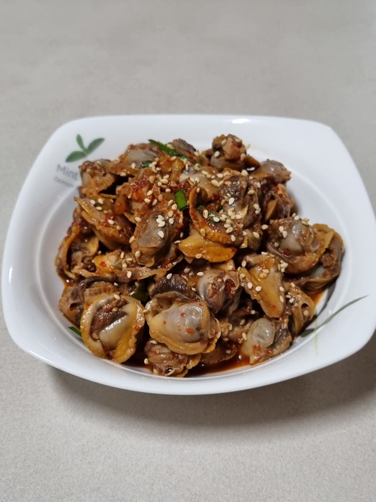  겨울철 밥도둑! 탱글탱글 꼬막무침 레시피
