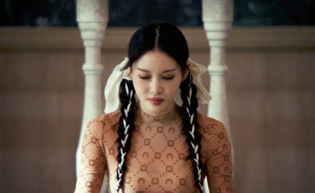 청하, 신곡 ‘STRESS’ 뮤직비디오 티저 공개! 강렬한 메시지에 기대감 UP