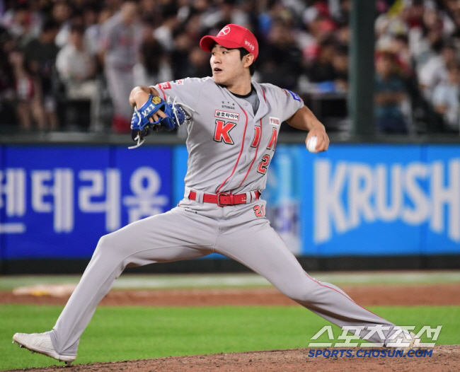 KIA 타이거즈 좌완 투수 <b>김사윤</b>, <b>연봉</b> 4000만원 <b>계약</b>
