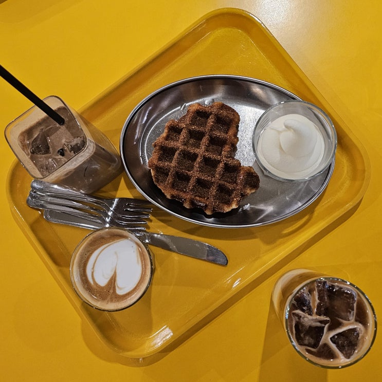 늦게까지하는 홍대 대형카페 카페345 - Kaffee345 늦게까지하는 홍대 대형카페 카페345 - Kaffee345