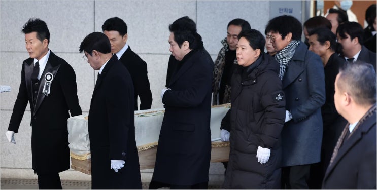 故 <b>송대관</b> 눈물의 영결식 발인 현장 <b>태진아</b> 설운도 배웅 김수찬... 
