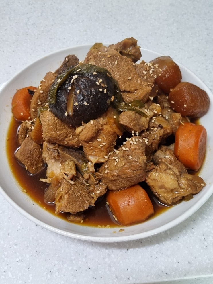  진하고 깊은 맛, 부드러운 간장 돼지갈비찜 황금 레시피
