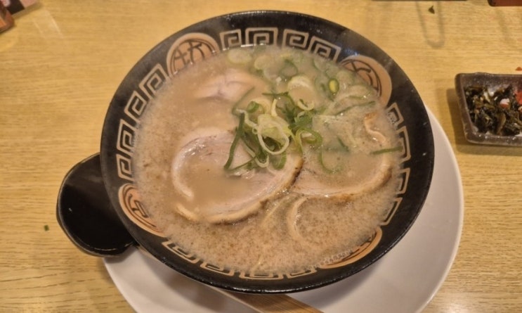 나라 헤이조궁 앞 돈코츠 라멘 <하카타 나가하마 라멘 유메카이도(博多長浜らーめん 夢街道)> 나라 헤이조궁 앞 돈코츠 라멘 <하카타 나가하마 라멘 유메카이도(博多長浜らーめん 夢街道)>