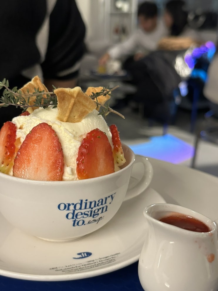  합정역 카페 오디티(odt)에서 이색 베리 디저트 맛보기