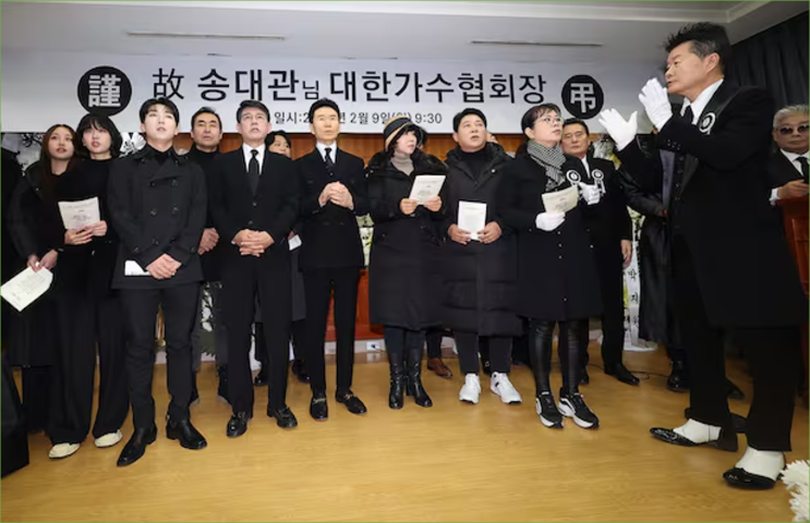 태진아 눈물의 추도사…故<b>송대관</b> '해뜰날' 부르며 떠나 보내