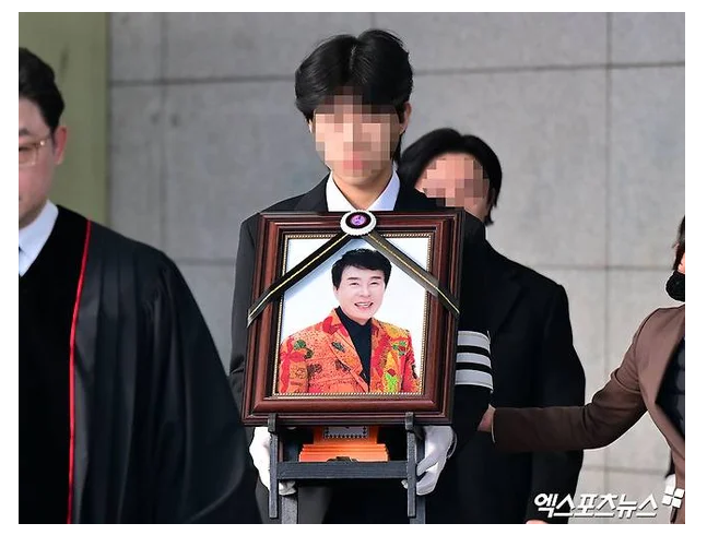 故 <b>송대관</b> 발인, 태진아 "잘가, 영원한 라이벌"→설운도 "큰... 