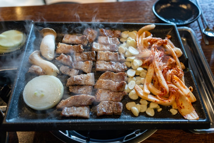  [연남동삼겹살] 오겹살 구워주는 로컬맛집, <연남흑돼지>