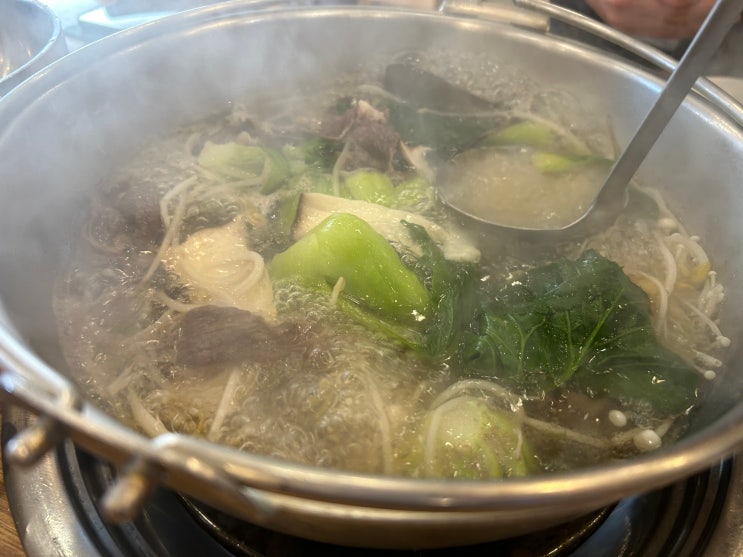  추운 겨울 따끈한 국물이 생각나는 신설동 맛집<명동칼국수샤브샤브 신설동점>(명동 등심샤브)
