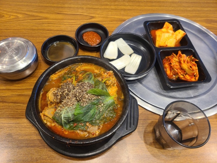  [강남구청역맛집] 한남동 24시 뼈다귀 감자탕집 뼈해장국 혼밥 후기