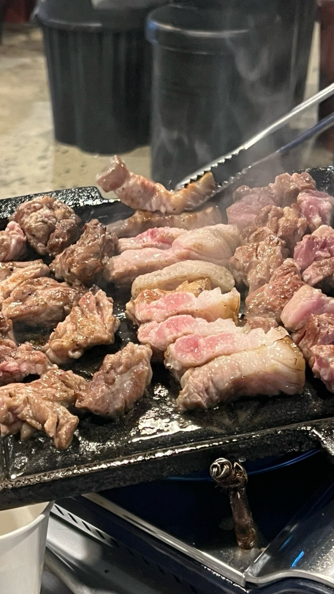  신중동 고깃집 뻥쟁이네 고기 구워주는 맛집
