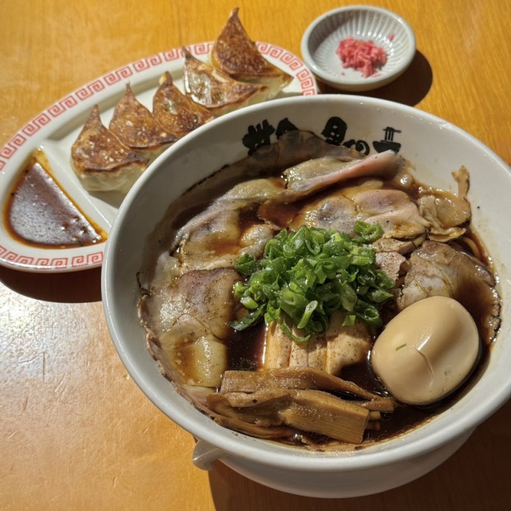  서울 합정맛집 세상끝의라멘 닭육수의 진한 블랙라멘