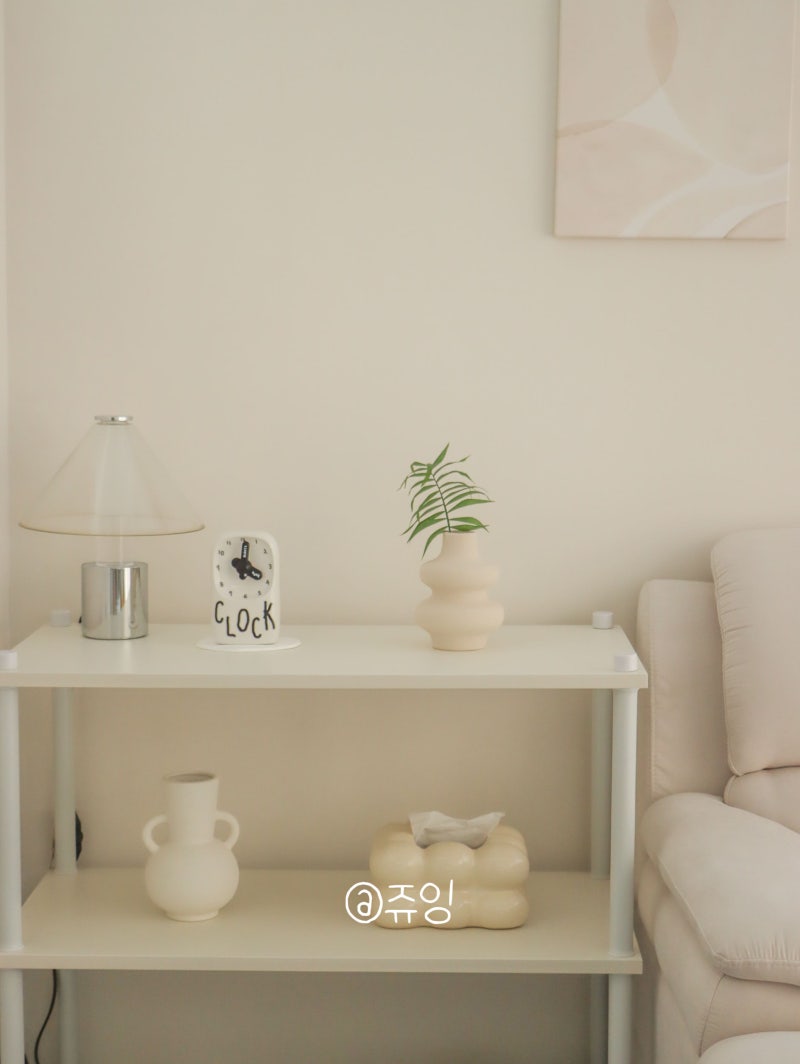 홈인테리어 소품으로 활용하기 좋은 세라믹 화병