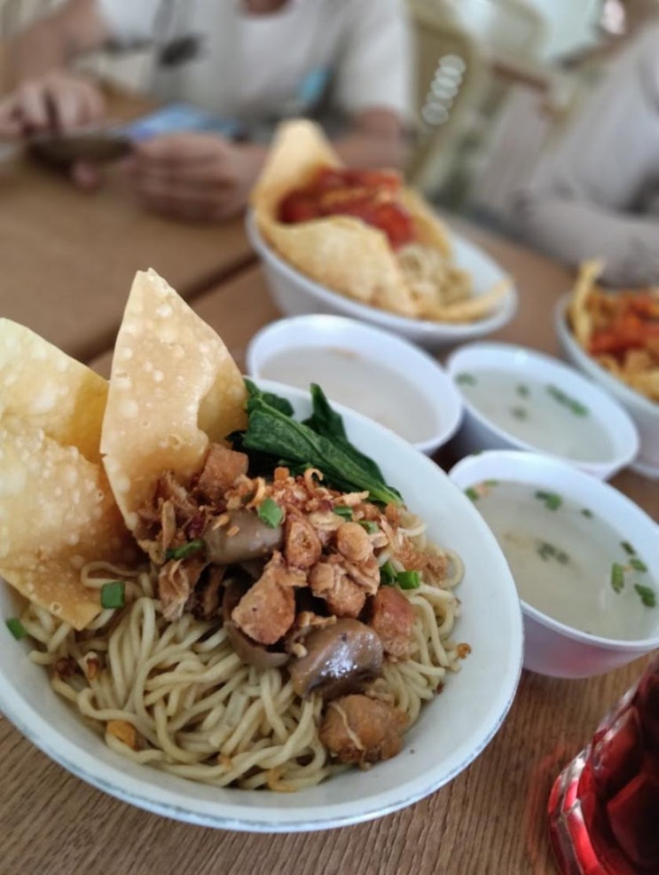  Cwie Mie Vs Mie Ayam