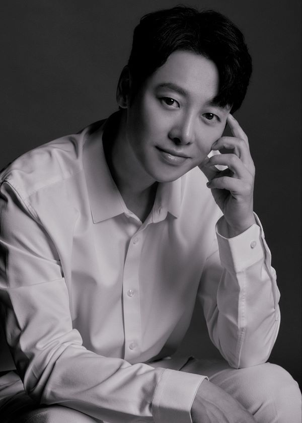 <b>김동욱</b>, <b>플럼에이앤씨 전속계약</b>…임시완·강소라 한솥밥 [공식]