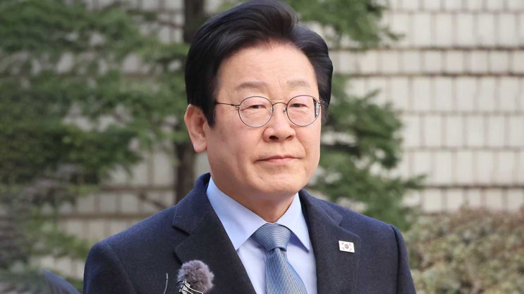연단에도 설 <b>우파</b> 이재명, 유효기간 대선까지 (공정사회실천<b>연대</b>)