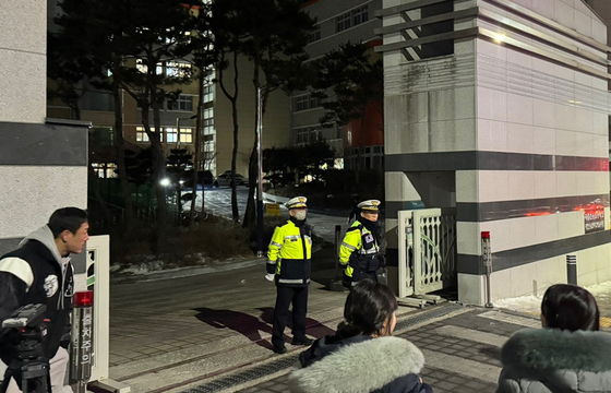 <b>대전 초교</b> <b>흉기</b> 사건으로 7세 <b>여아</b> 사망 범인은 교사