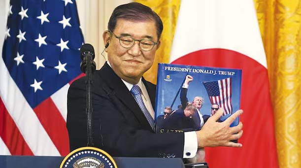 트럼프 녹인 <b>이시바 일본 총리</b>의 '아부 기술'