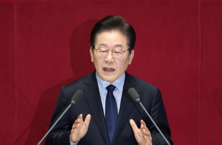 이재명 “<b>노동시간 단축</b>, 주 4일제로 가야… 최소 30조 추경... 
