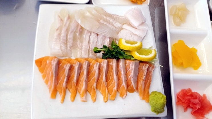  적당한 탄력감과 감칠맛이 뛰어난 동백횟집 숙성회한판