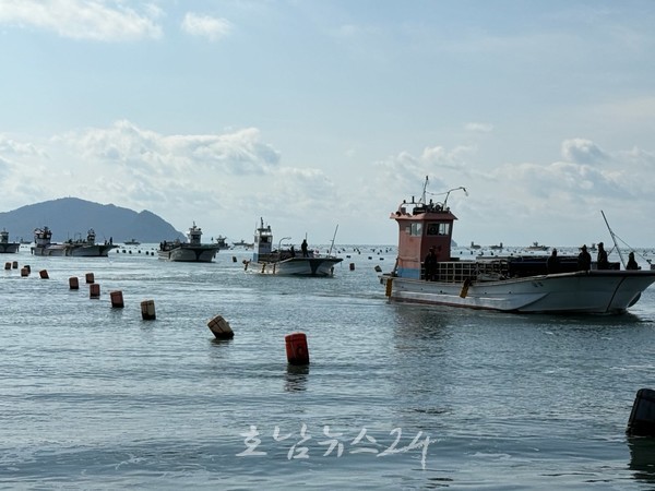  고흥군, 물김 가격 하락 대응 위해 민관 합동 불법 무면허 김양식 시설물 행정대집행