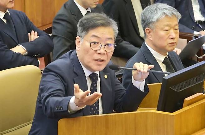 윤이 임명한 대학동창  <b>김용빈</b> 선관위 <b>사무총장</b>, '부정선거... 