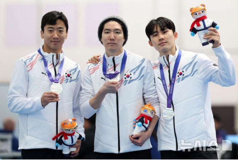 스피드스케이팅 국가대표 이승훈과 선수들 일냈습니다.