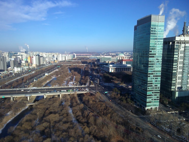   "2022 크리스마스 이브, 드론으로 담은 여의도 샛강 생태공원의 겨울밤 ️"