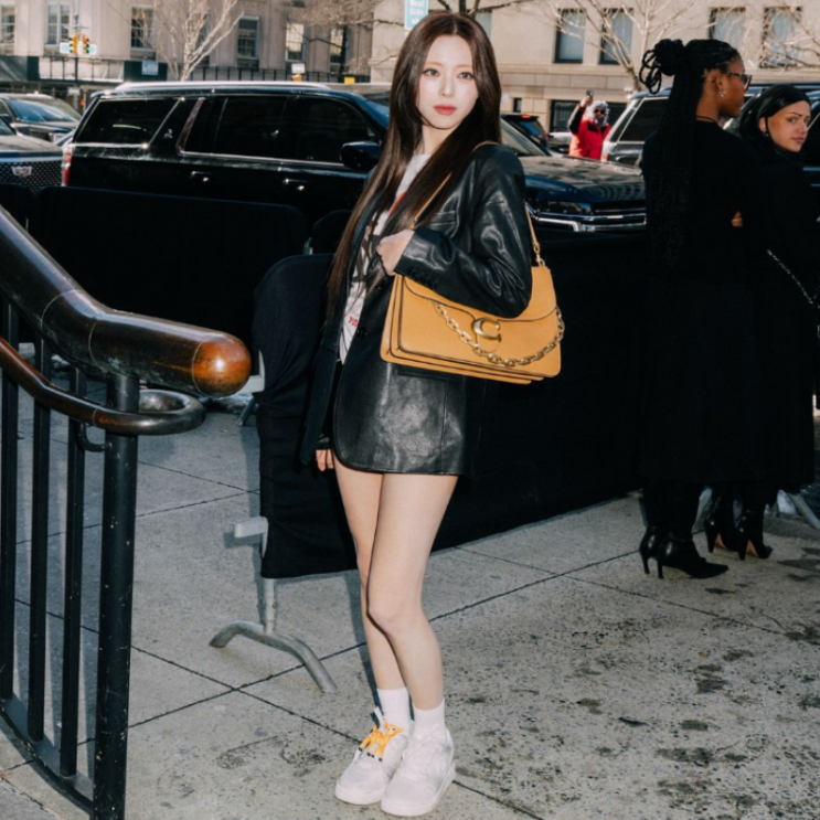  유나 뉴욕 패션위크 픽한 코디 아이템 가방 어떤거?