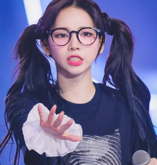 카리나 안경 오드아이웨어 루이스 Louise 뿔테 안경테
