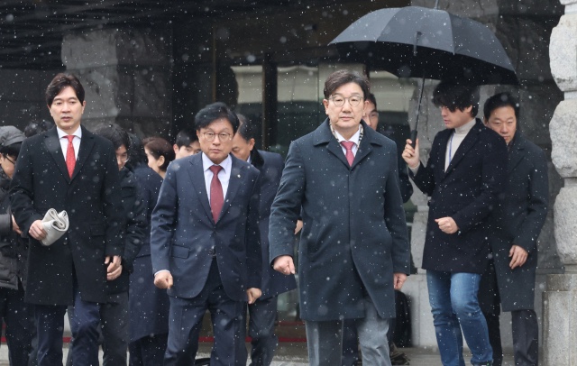 종반 치닫는 尹 <b>탄핵</b> 심판…'졸속 재판' 헌재는 후폭풍 감당할까?