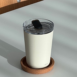 일리커피머신 텀블러 추천/ 킨토 투고 플러그 텀블러 360ml 화이트 색상