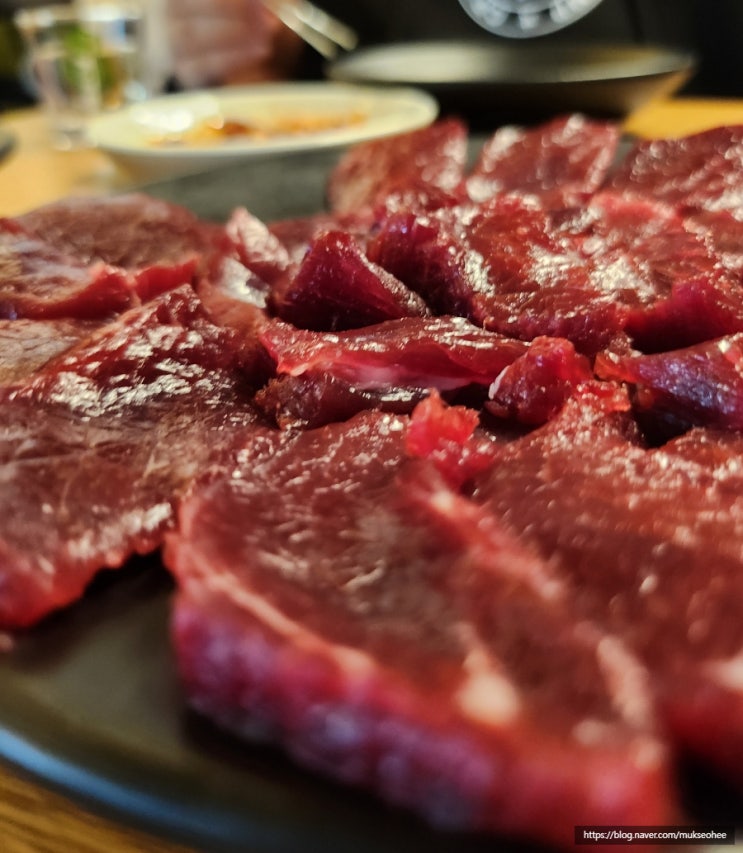  공덕 한우 맛집 어반 뭉티기 당일 도축 육회 마포 술집