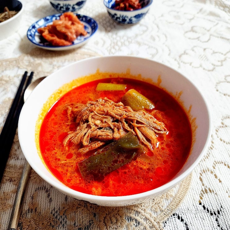  마켓컬리 밀키트 추천메뉴 건더기 가득한 홍익궁중전통 육개장