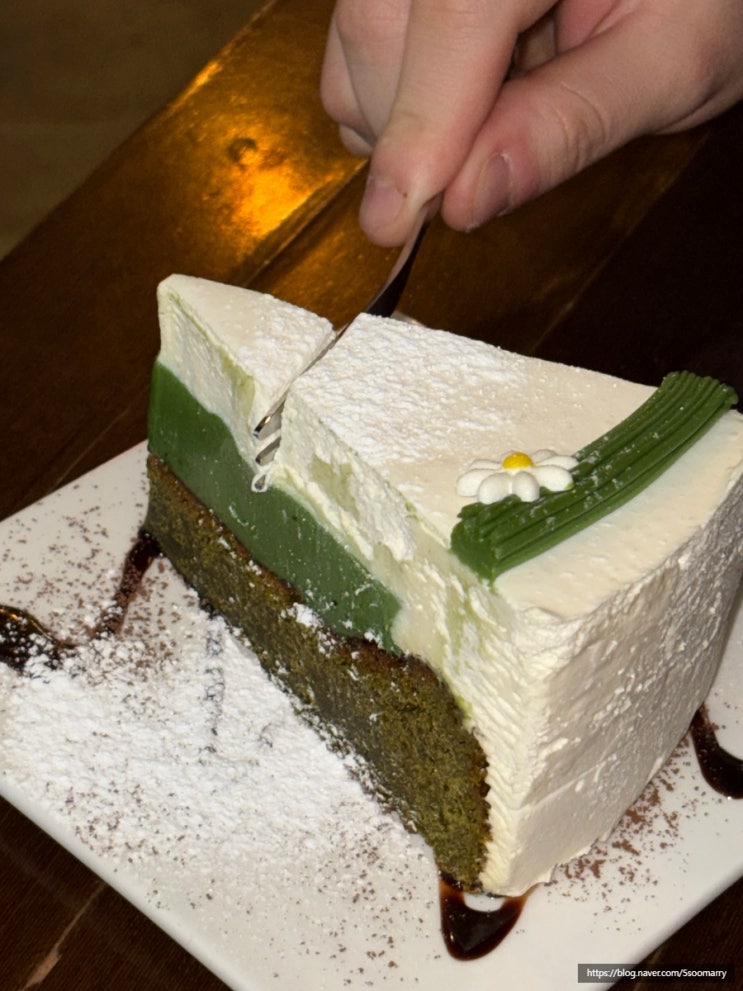  샤로수길 카페 티라노 봉천동 디저트 맛집 말차 케이크