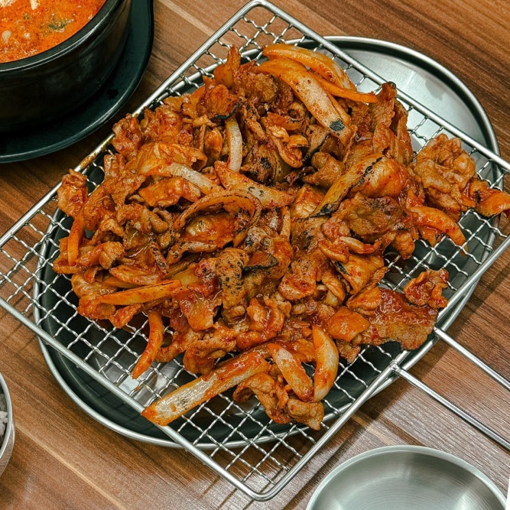  신림 밥집, 제육과 순두부찌개의 조합 '송씨제육'
