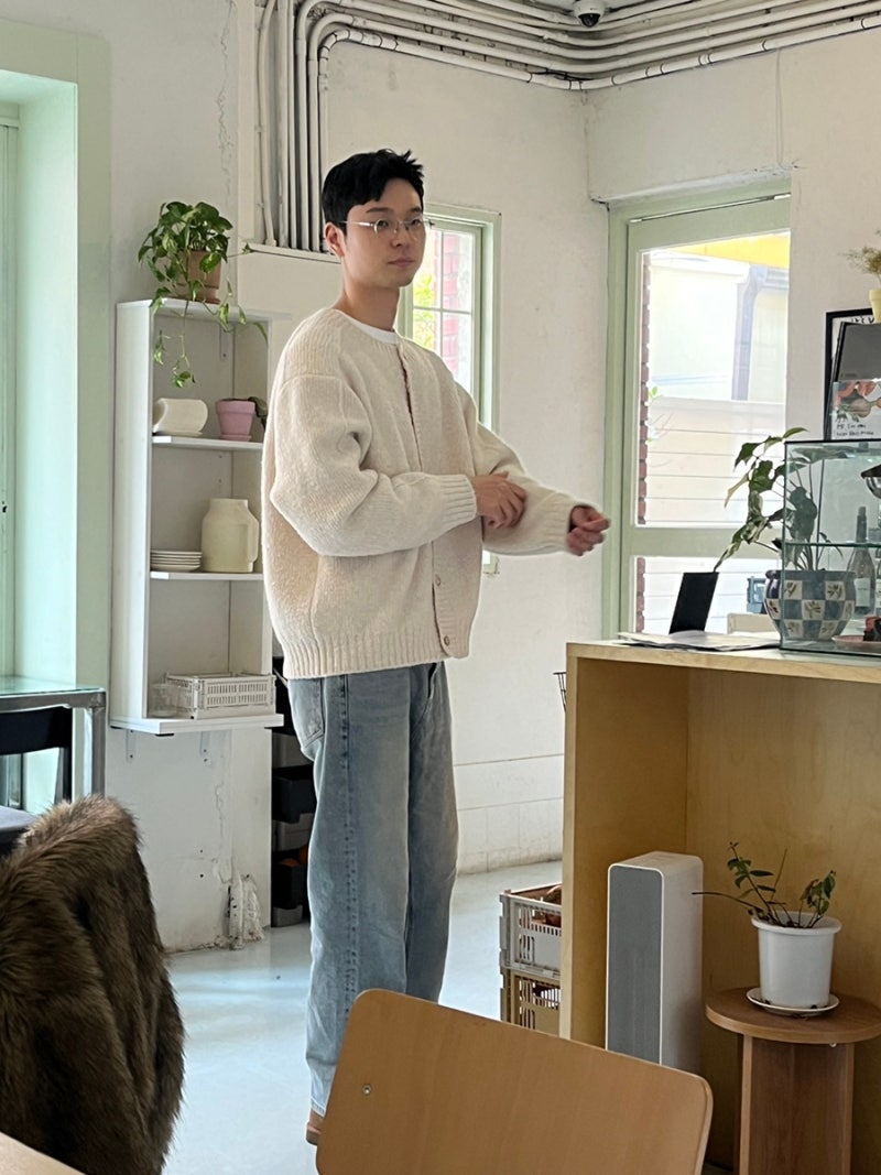남자 오버핏 가디건 코디 추천 에잇세컨즈 가디건 티핑 포인트 점퍼형 가디건 214X5ABY24