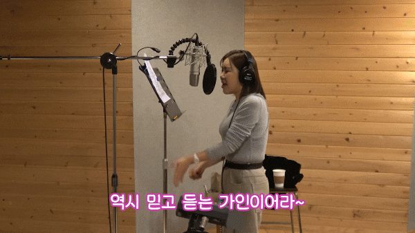 <b>송가인</b>, 정규 4집 ‘가인;달’... <b>트로트</b> 가수 <b>초동 신기록</b> 달성