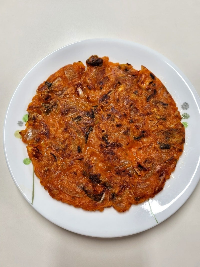 오징어 김치 부침개 레시피  바삭한 김치전 만들기