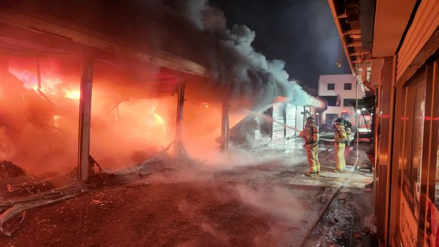 <b>광주 송정</b>5일<b>시장</b>에 큰불…점포 17곳 불타고 4억원대 피해