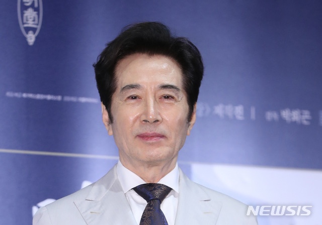 <b>백윤식</b> '<b>무고</b>' 혐의 전 연인, <b>항소심</b>서 <b>감형</b>…벌금 700만원