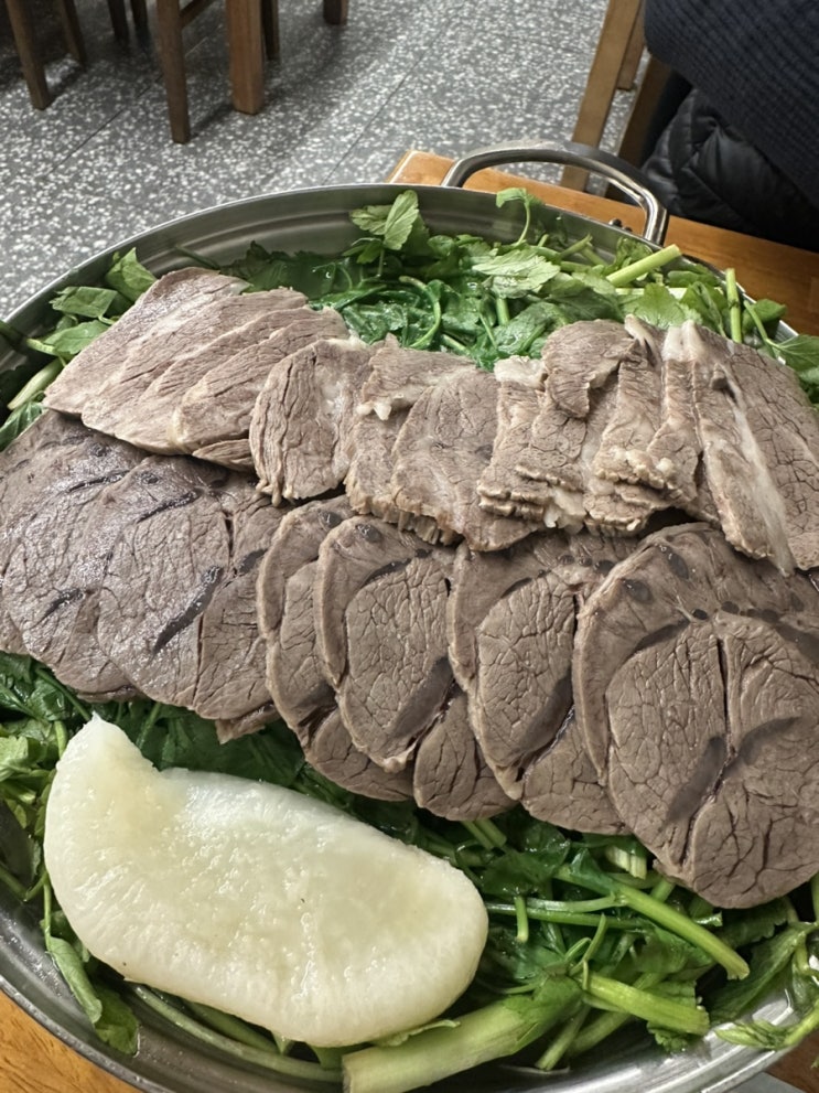  용산 능동 미나리 수육 전골 맛집! 육회비빔밥까지 완벽 조합