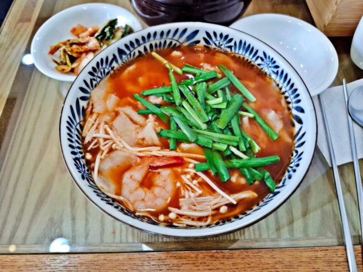  남부지법맛집 국수이야기 얼큰 못난이수제비 해장 추천