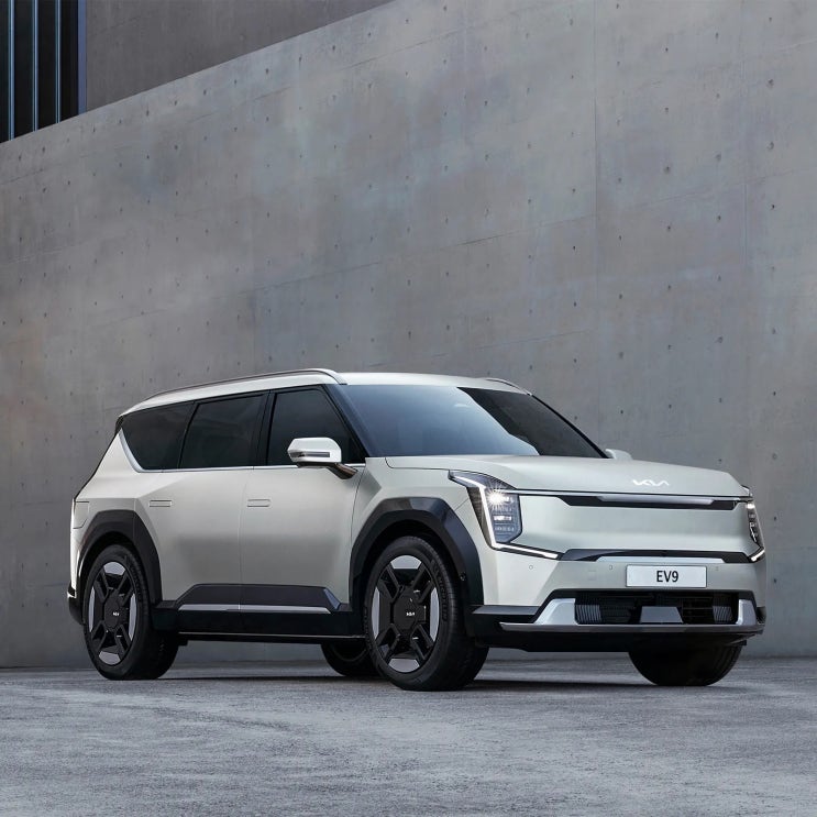  기아 EV9 vs 현대 아이오닉9: 2025년 대형 전기 SUV 최강자는 누구? 