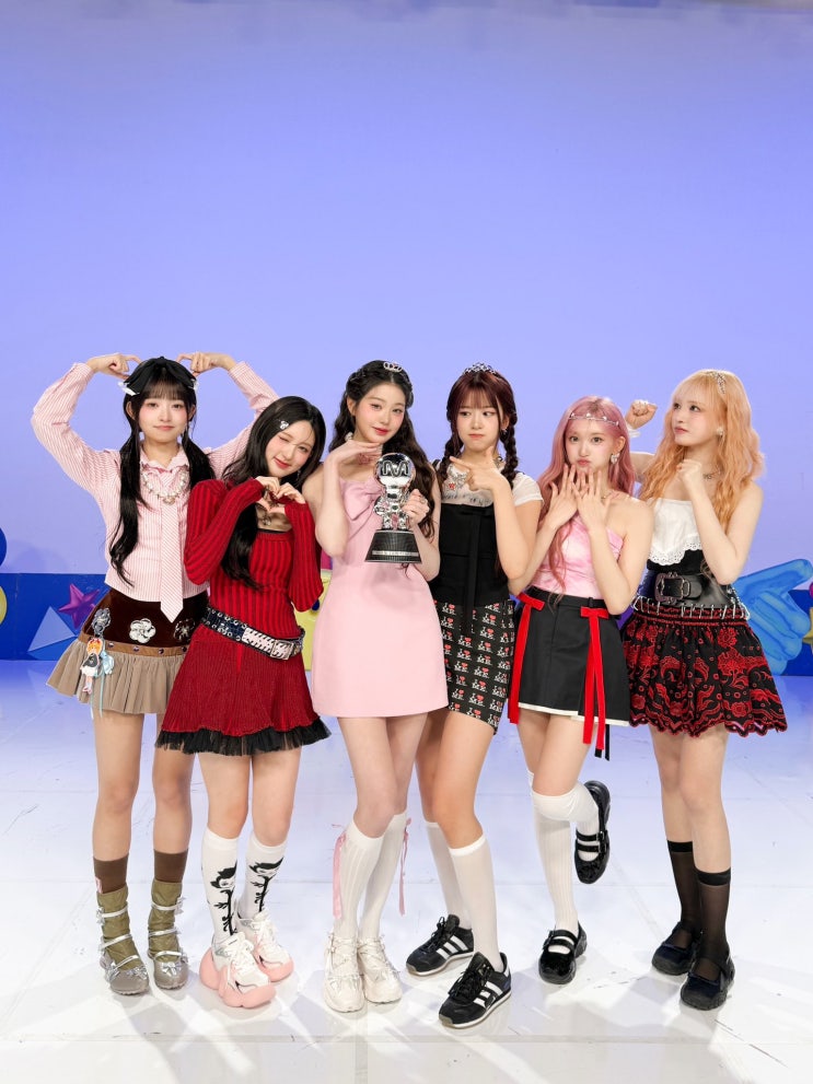<b>아이브</b>, 미니 3집 발매 10일만 음방 트로피 10개.."행운은... 