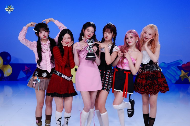 <b>아이브</b>vs<b>아이브</b> 세상, ‘애티튜드’ 첫 1위→통산 <b>10관왕</b>
