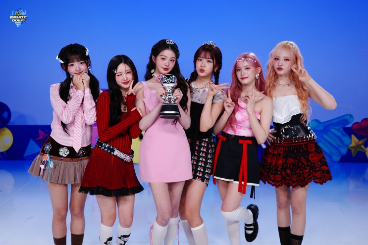 <b>아이브</b>vs<b>아이브</b> 세상, ‘애티튜드’ 첫 1위→통산 <b>10관왕</b>