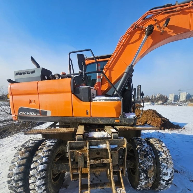 두산 DX140W-5L 2021년식 9800만원 판매합니다. 두산 DX140W-5L 2021년식 9800만원 판매합니다.