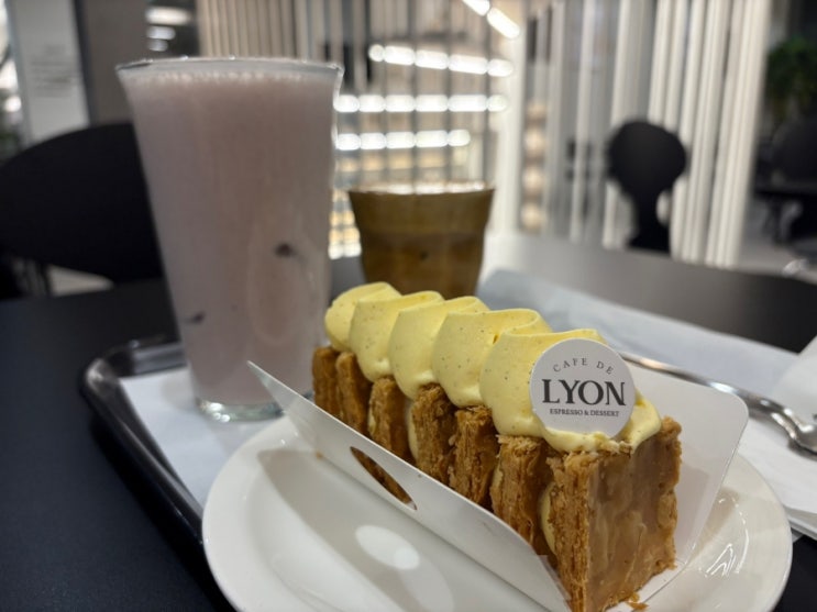  [방배역카페] 카페드리옹(LYON) 방배 솔직 후기 (주차, 영업시간, 좌석) : 바닐라밀푀유 무조건!