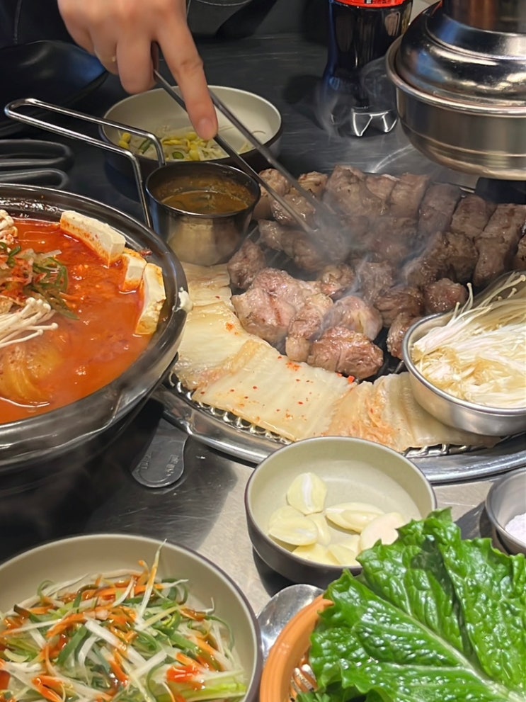  갈마동찐맛집 갈마동고기집 육즙 가득한 목살과 미친 퀄리티의 사이드 메뉴 회식하기 좋은 갈마동 육함